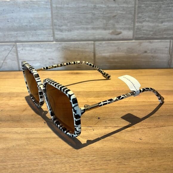 NWT Transparent Janis Polarized Sunglasses Black and White main image 8